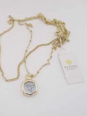 KENDRA SCOTT - Davie Intaglio Gold Tone Necklace